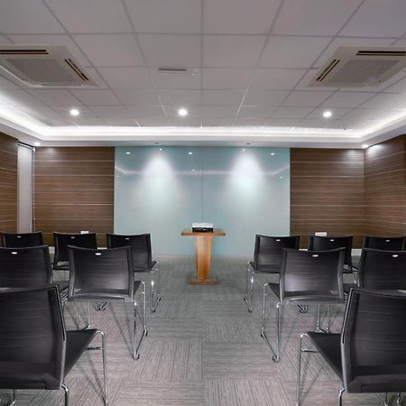 Hotel Neo Gubeng By Aston Surabaya Luaran gambar