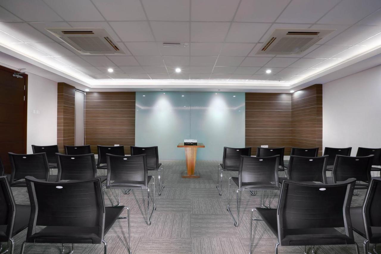 Hotel Neo Gubeng By Aston Surabaya Luaran gambar