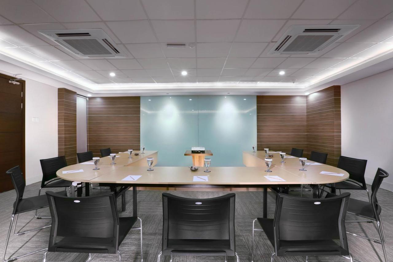 Hotel Neo Gubeng By Aston Surabaya Luaran gambar
