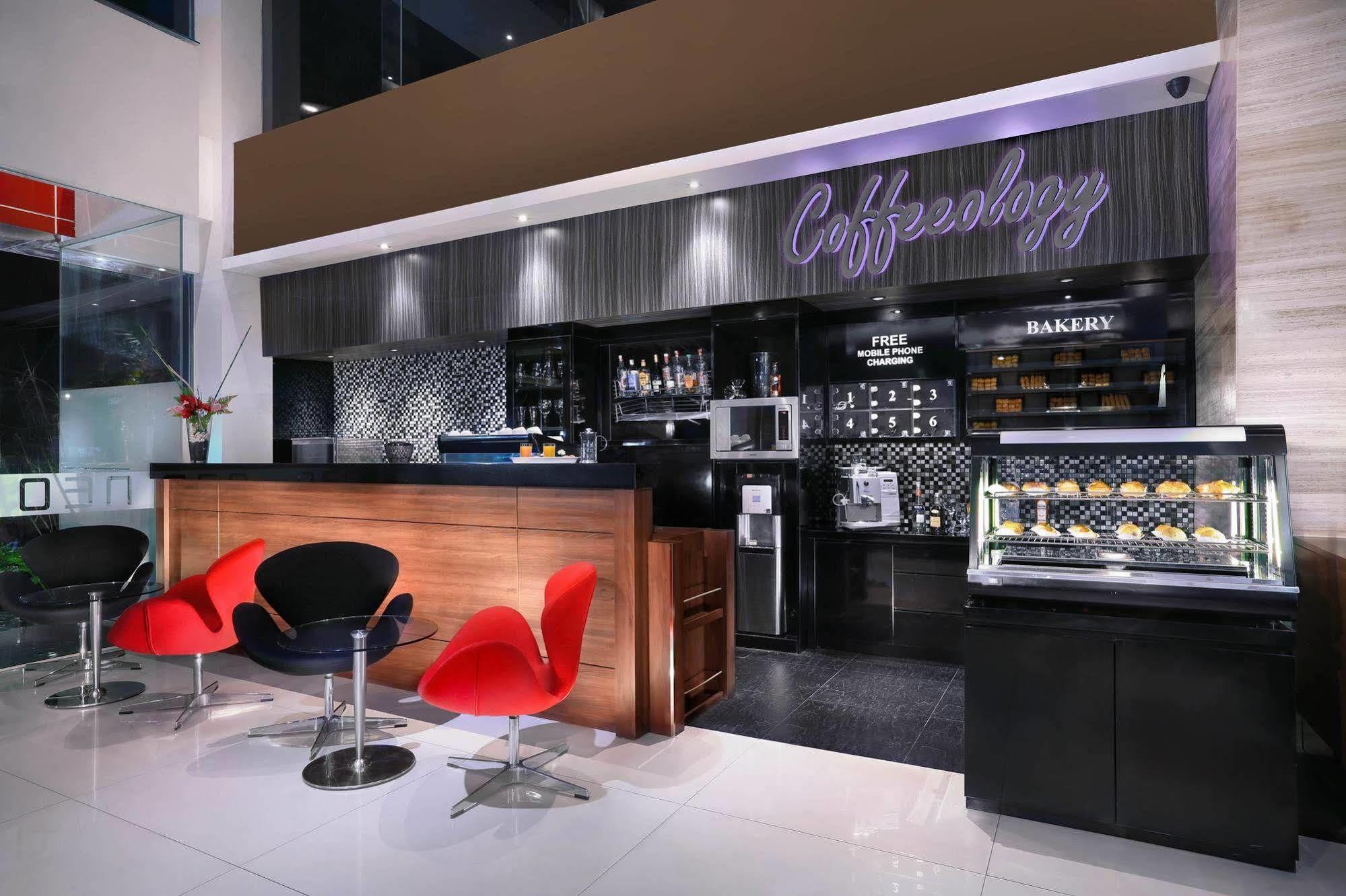 Hotel Neo Gubeng By Aston Surabaya Luaran gambar